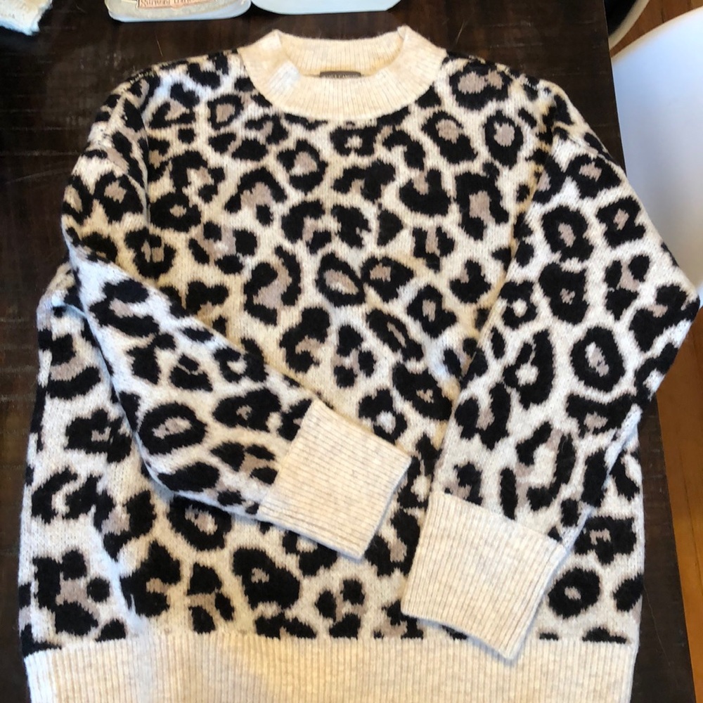 Vince Camuto leopard print fuzzy sweater